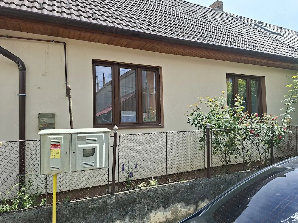 vand casa zona foarte centrala