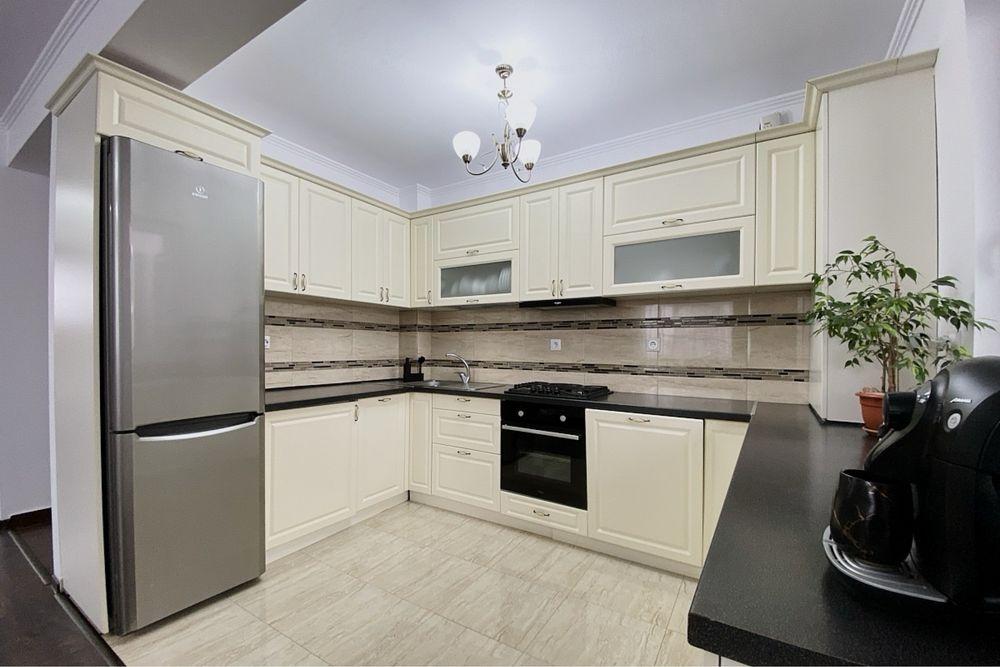 Apartament 3 camere de vanzare str Tineretului