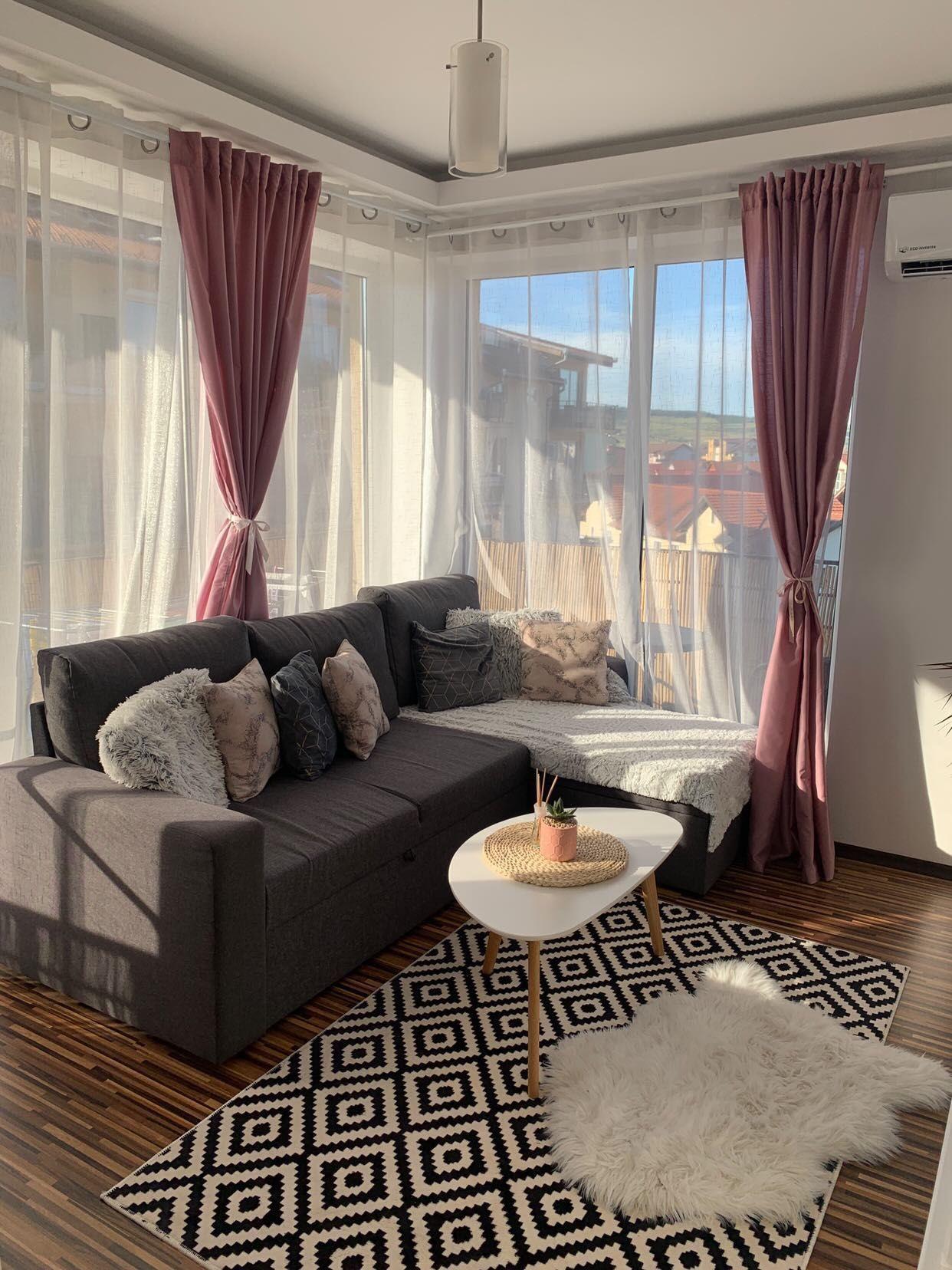 Apartament de vânzare 3 camere utilat și mobilat complet