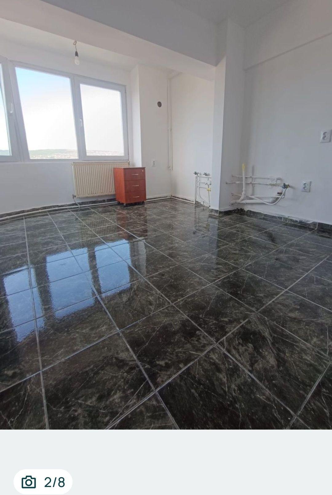 Persoană fizică , vând apartament 2 camere, în cartier Mărăști, strada Fabricii, zona Kaufland,etaj 6 din 8 , supr. 54mp, 2 balcoane