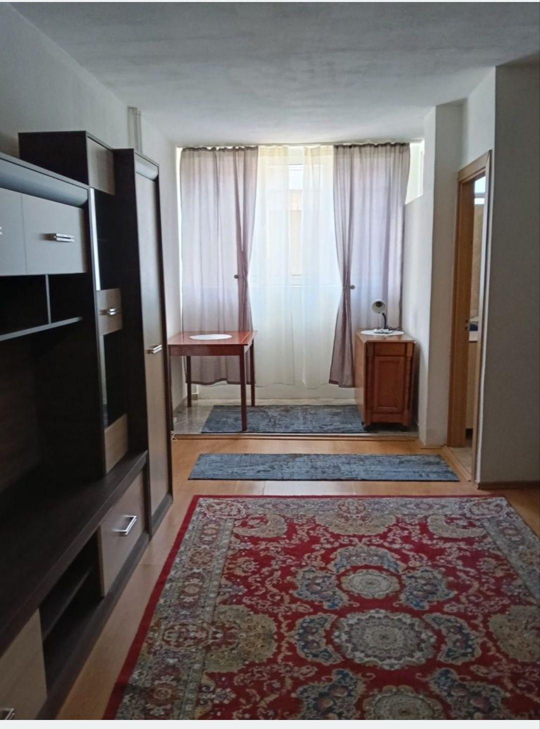 Închiriez garsonierș