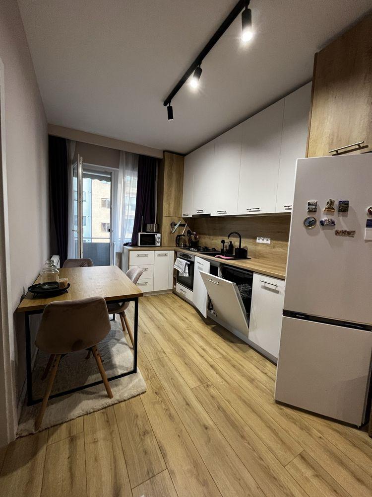 Inchiriez apartament in Floresti