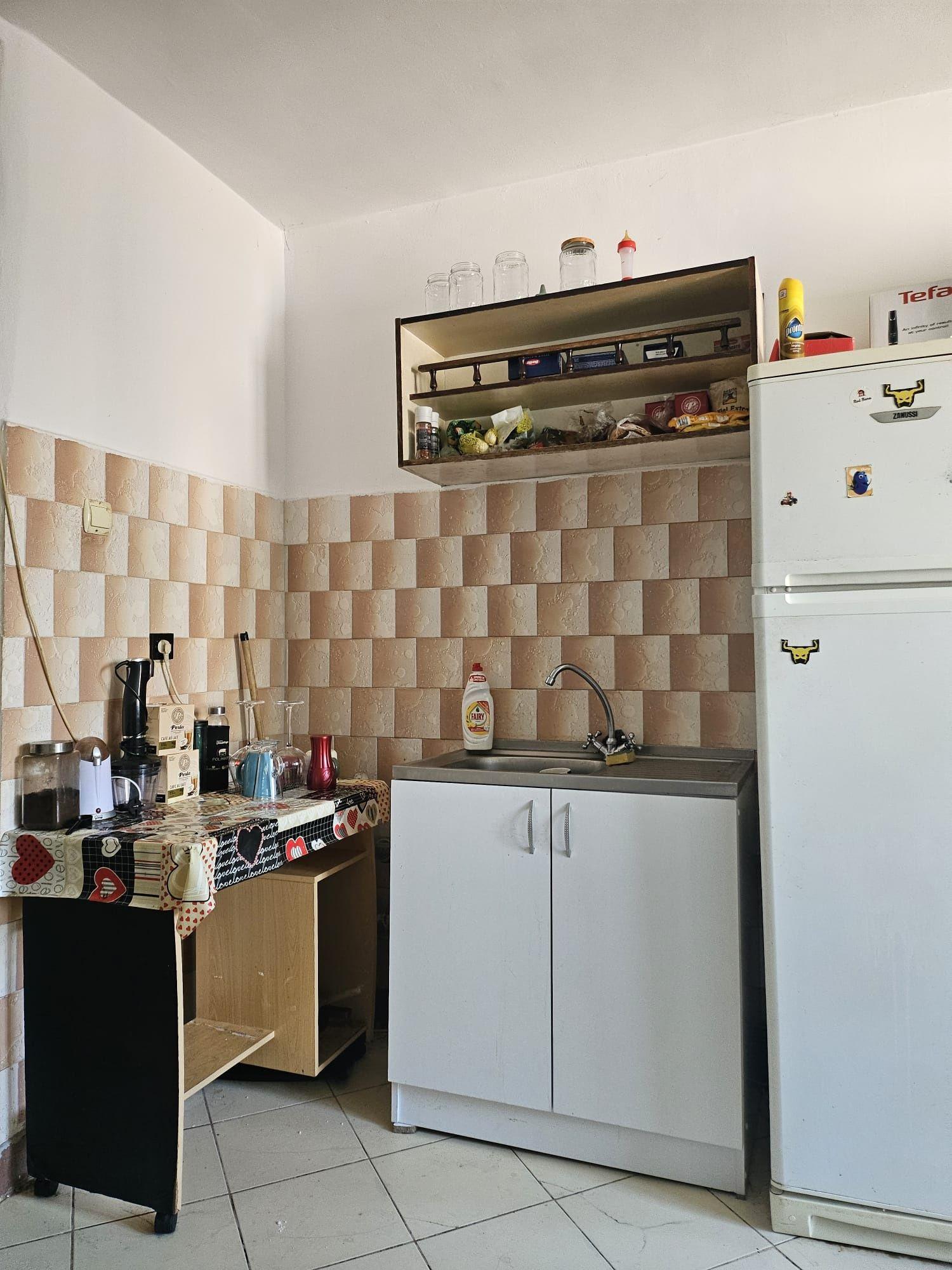 Caut coleg de apartament nefumător.