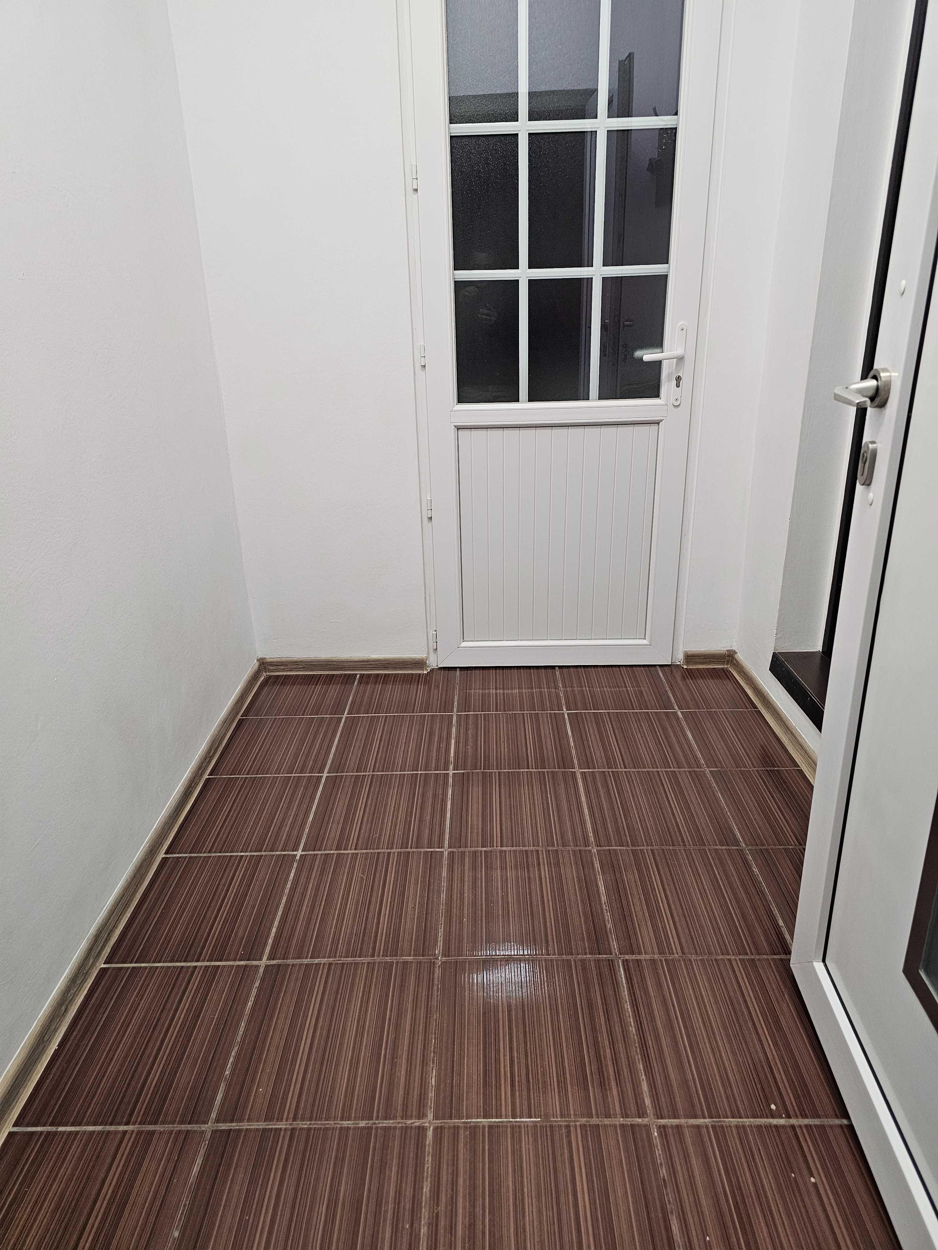 Inchiriez apartament la casa particulara la curte sau Untold