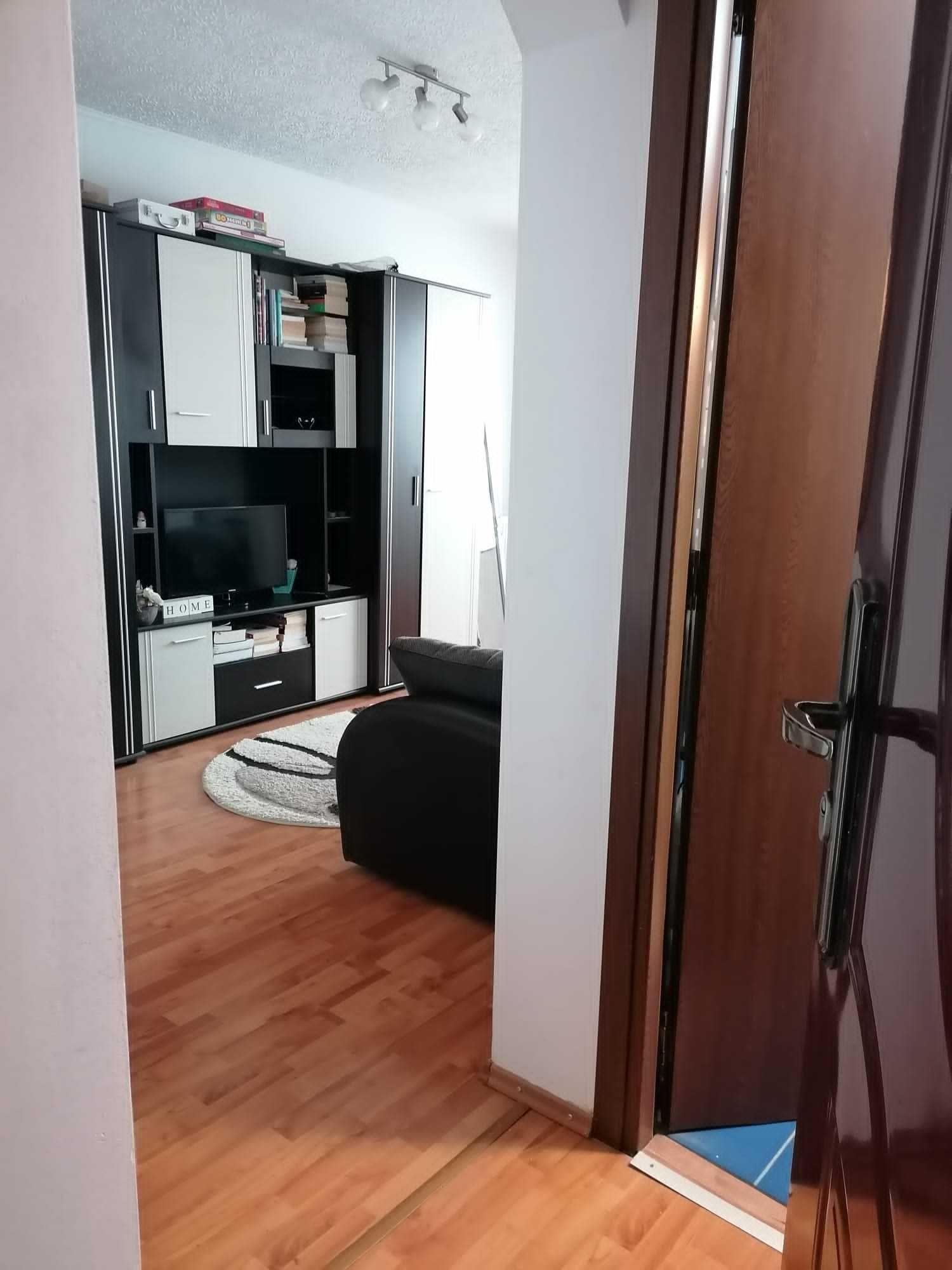 Apartament cu o camera de vanzare Tudor zona Parc Substejeriș