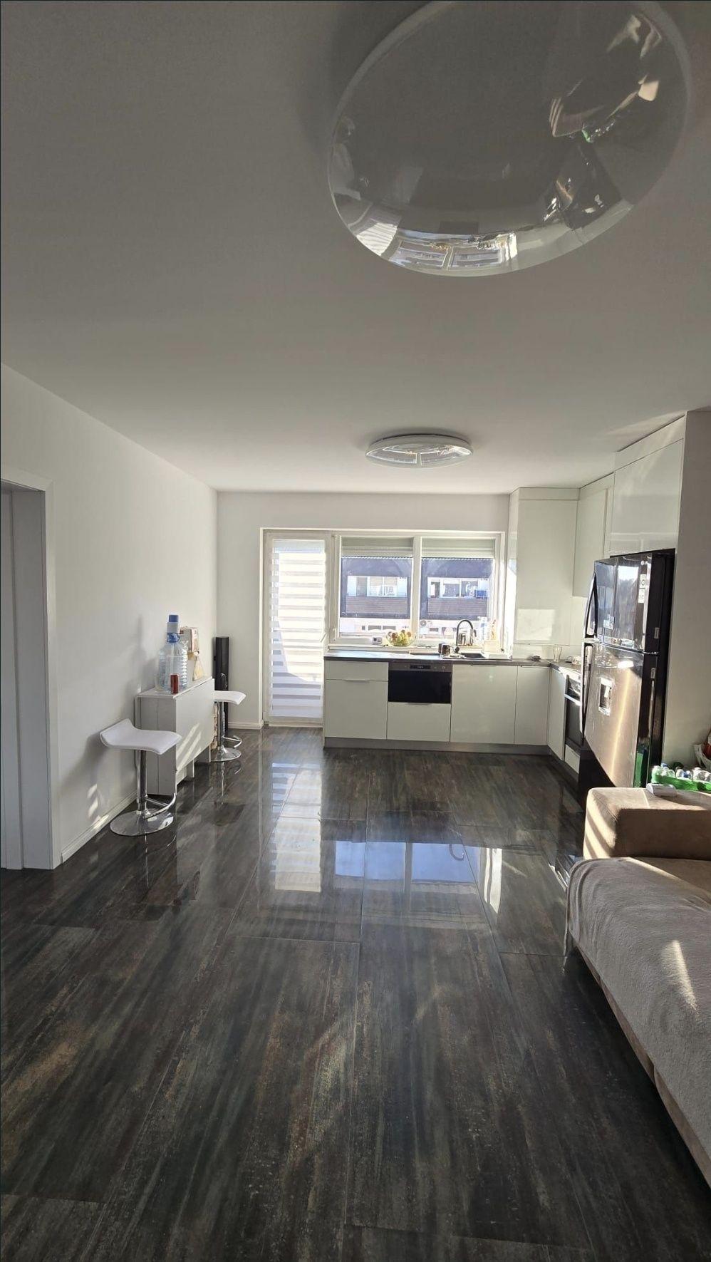 Vând apartament 2 camere tip studio
