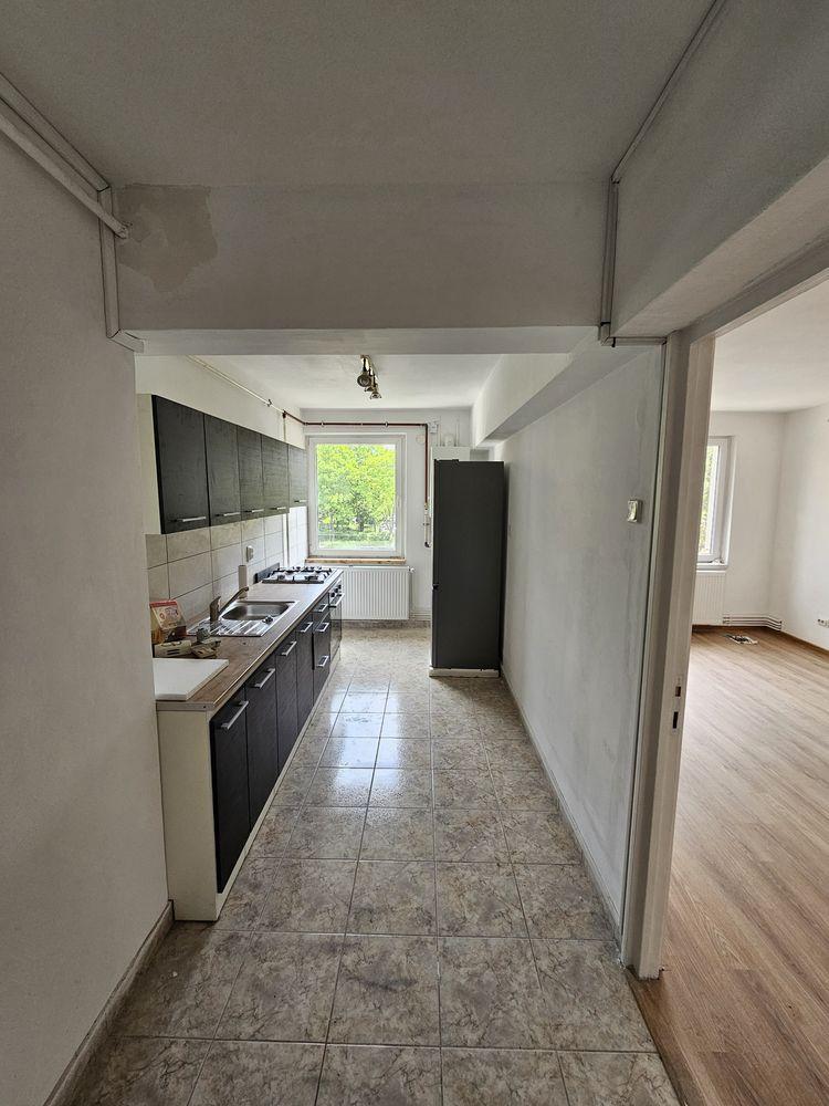 Inchiriez apartament renovat Centrul Civic Brasov