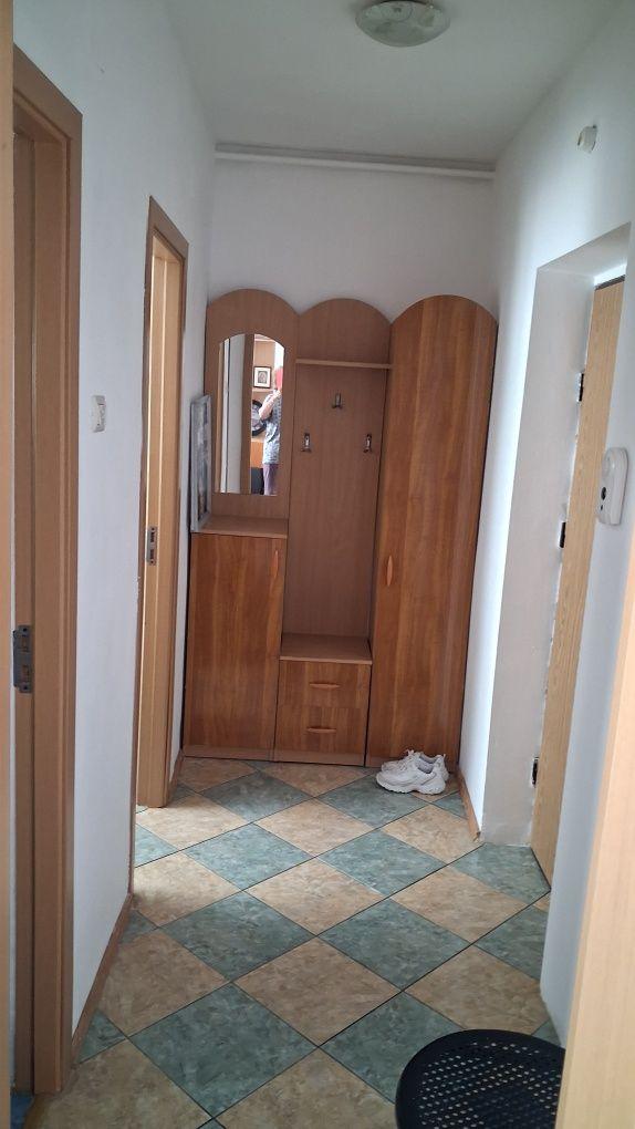 vînd apartament semi.dec.zona casa de cultura