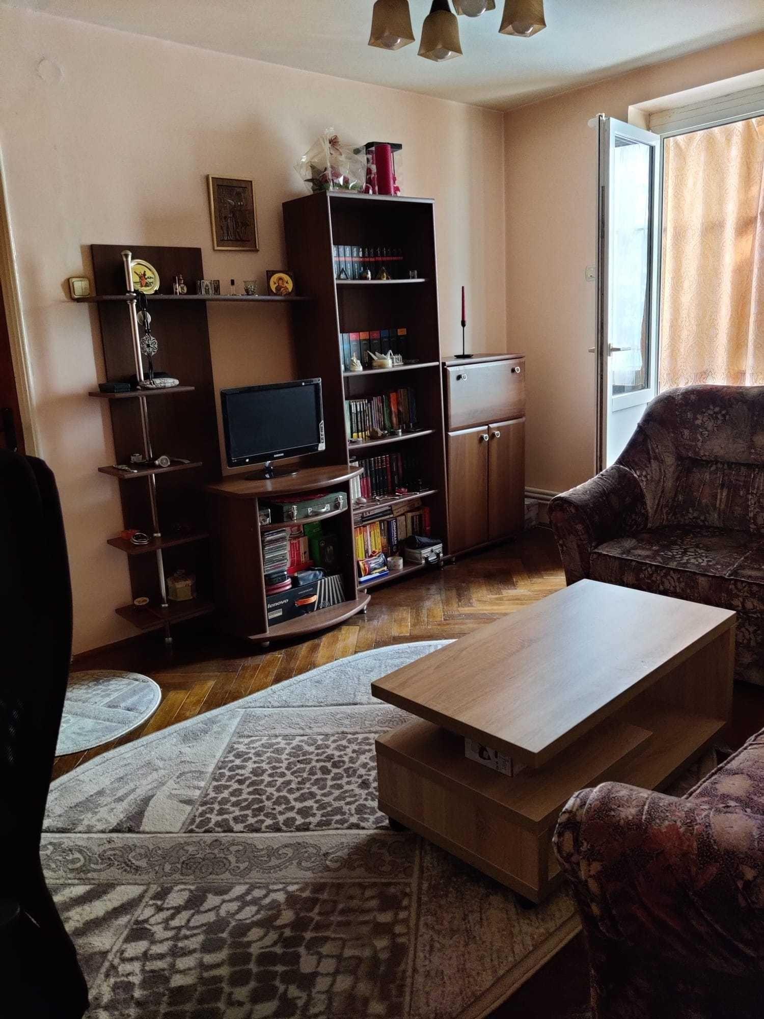 Vand apartament cu 3 camere, Constanta, zona Abator