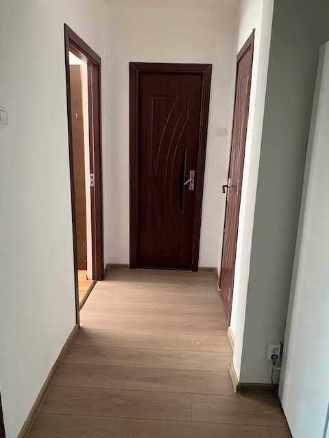 Inchiriez NUMAI pe termen lung apartament decomandat 2 camere,Tic Tac, renovat recent.