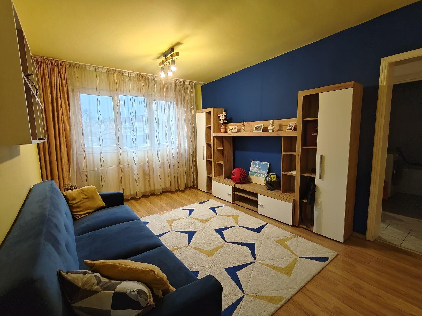 Proprietar, vând apartament 3 camere, Rogerius (zona Pietei), Etaj 1