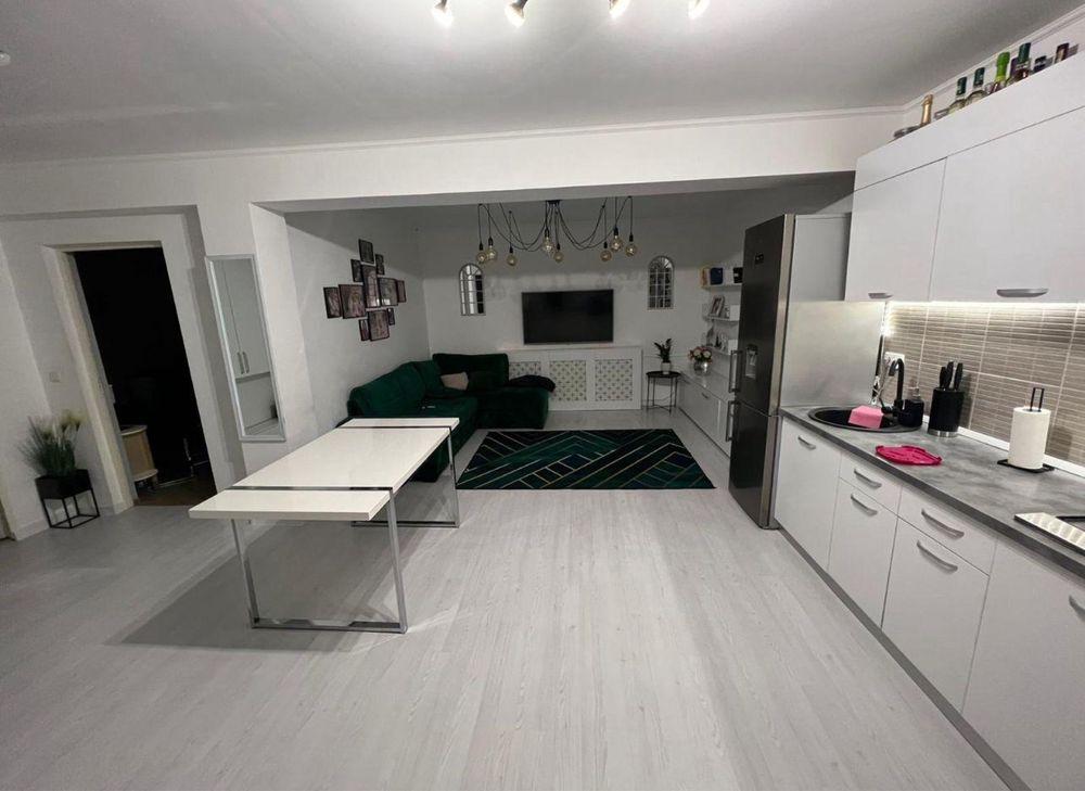 Vand apartament 3 camere