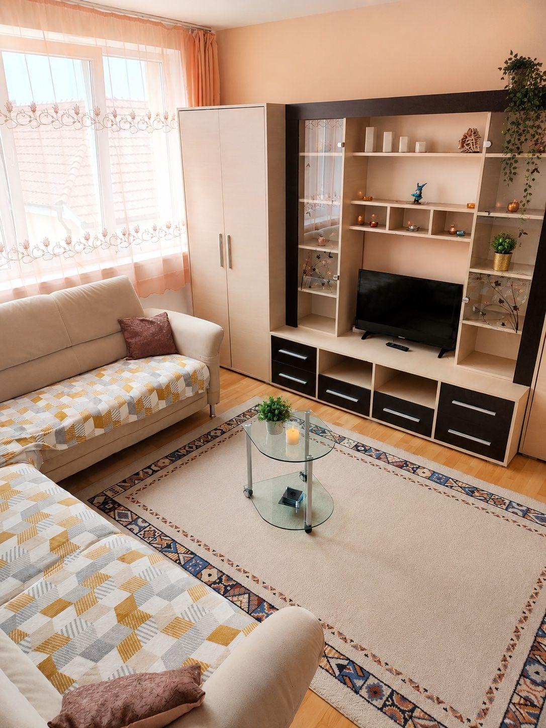 Căutăm o fată serioasă și responsabilă pentru a ocupa a doua cameră dintr-un apartament cu 2 camere, alături de o altă fată.
