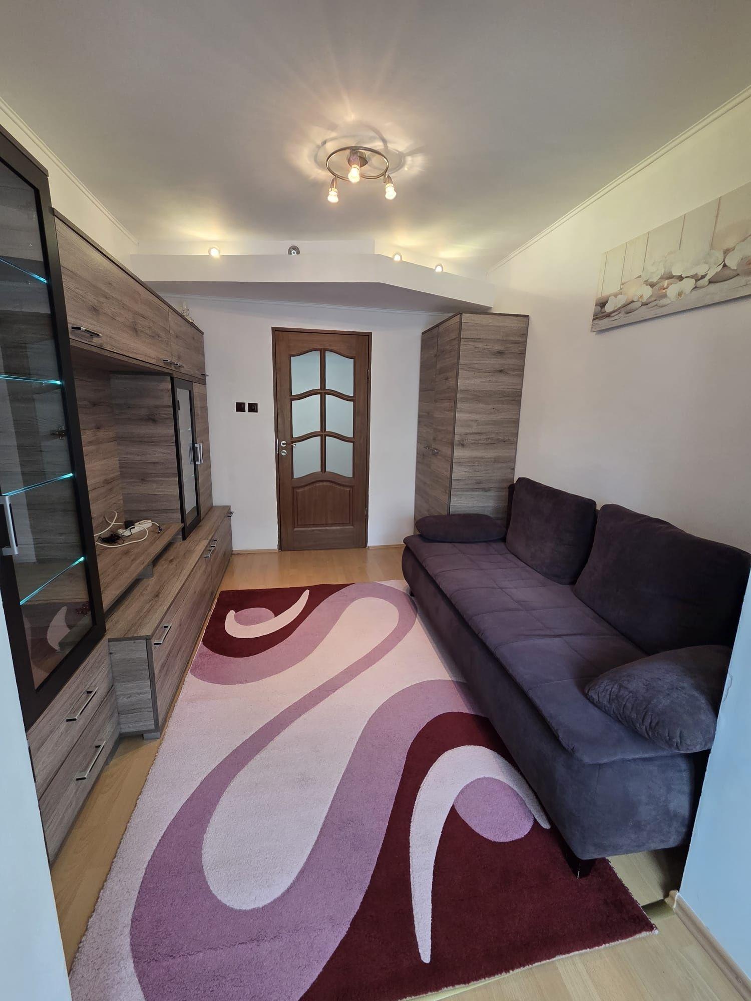 Închiriez ap. 3 camere decomandat Rogerius + LOC DE PARCARE