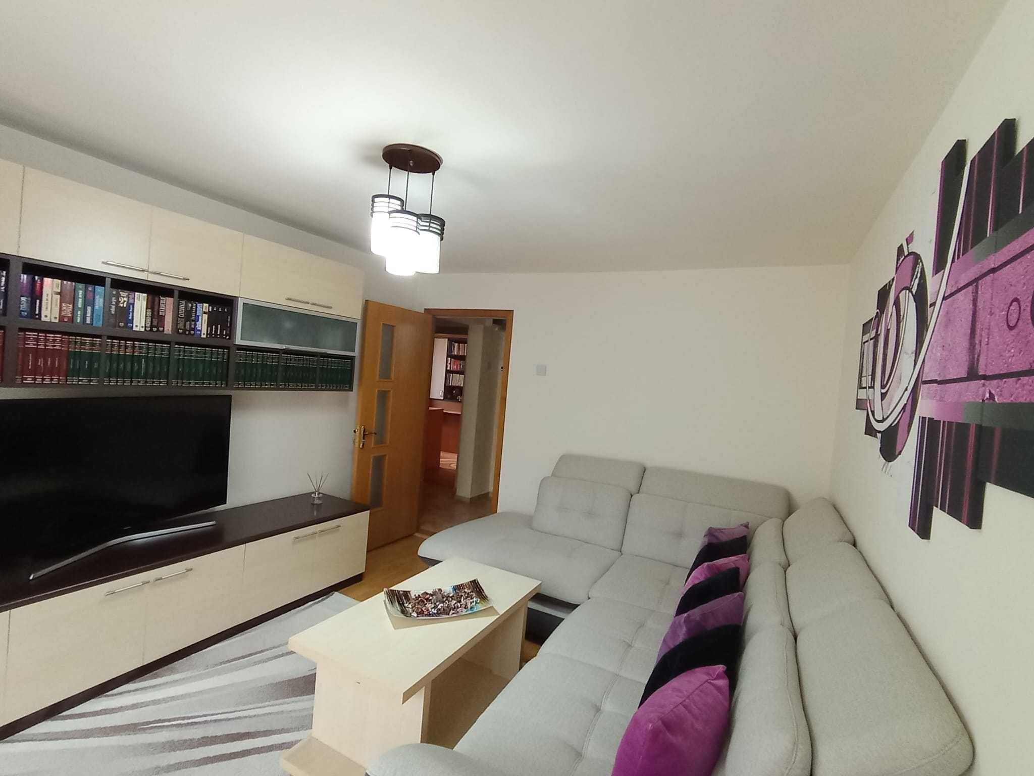 Vand apartament 3 camere,decomandat,confort 2,etaj 3 - imagine 1