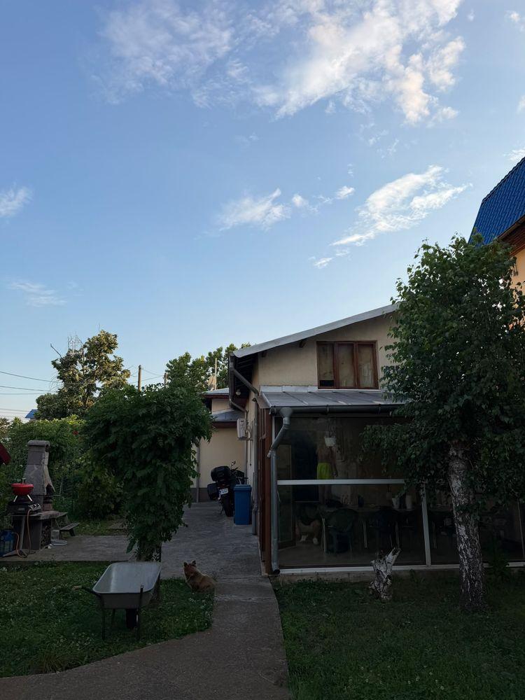 Casa cu teren 1000mp