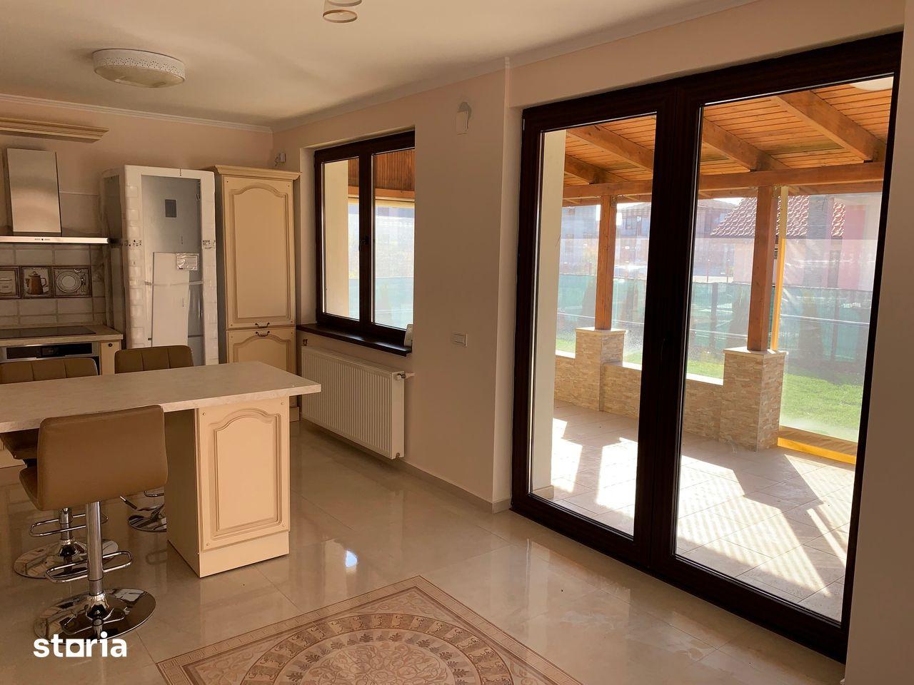 Vila de închiriat,zona de Nord, 5 camere, curte proprie - imagine 1