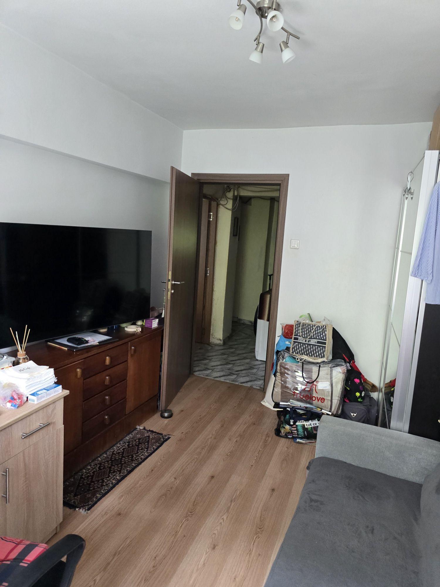 Vand apartament 3 camere Lacul Tei