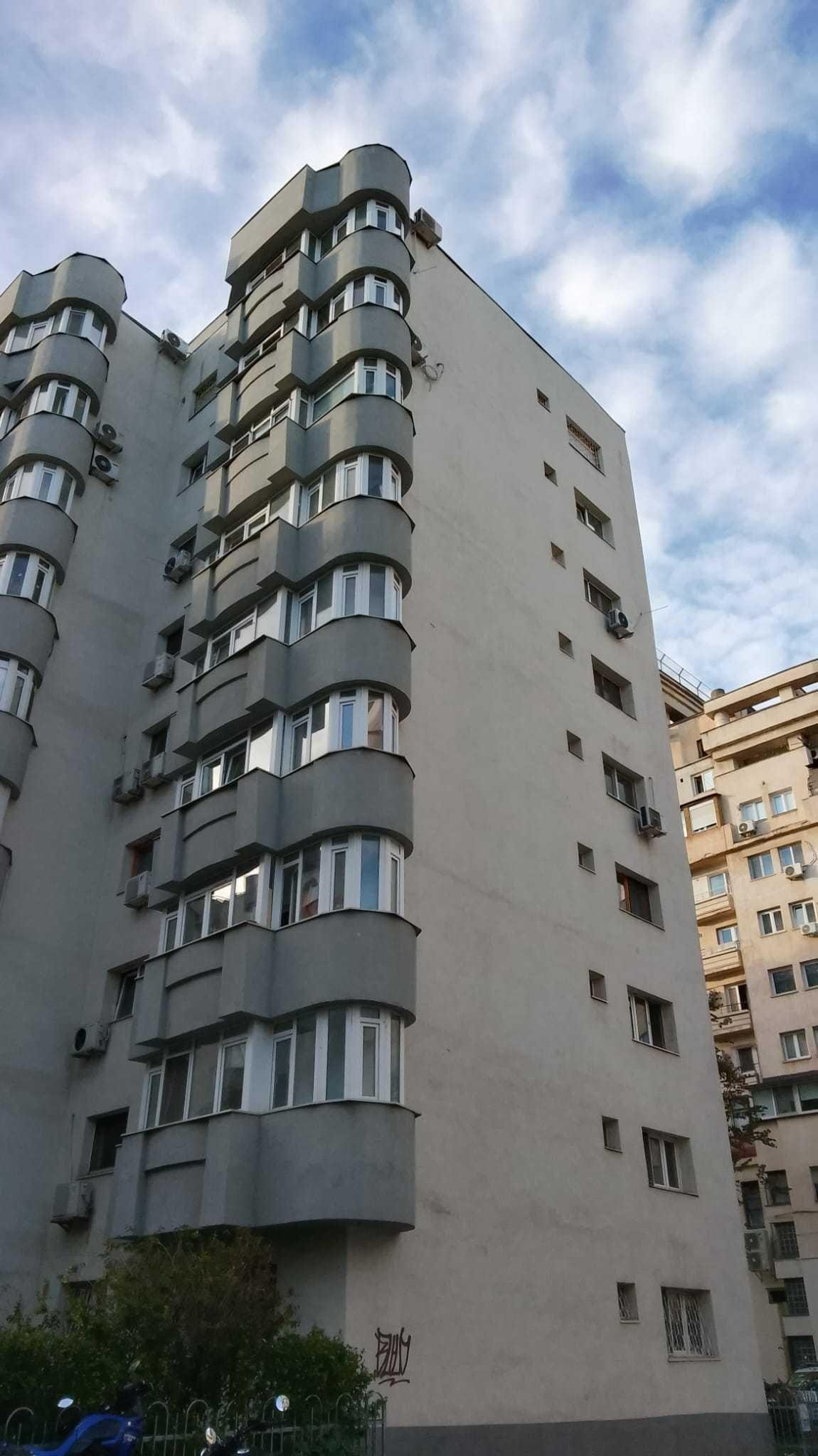 Particular inchiriez apartament 3 camere