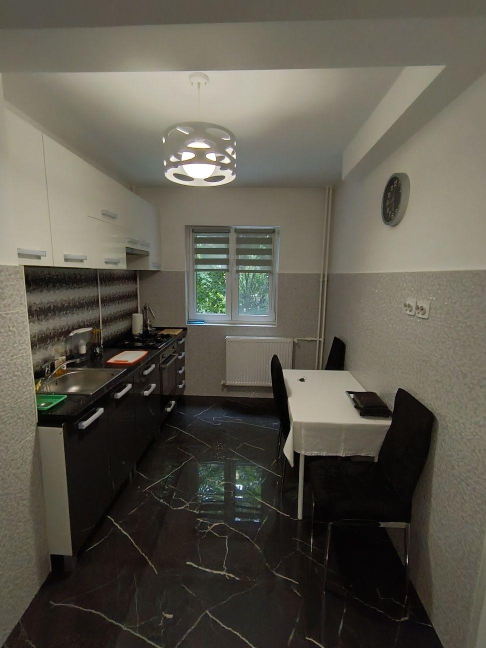 Proprietar , închiriez apartament 2 camere Aparătorii Patriei  sector 4 - imagine 1