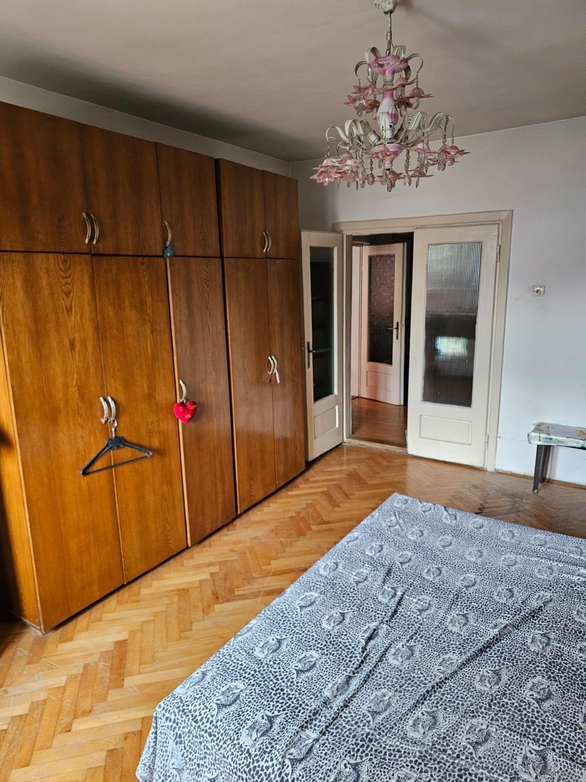Casă + teren 261 mp, Sector 4 – locuibilă acum sau ideală de construit