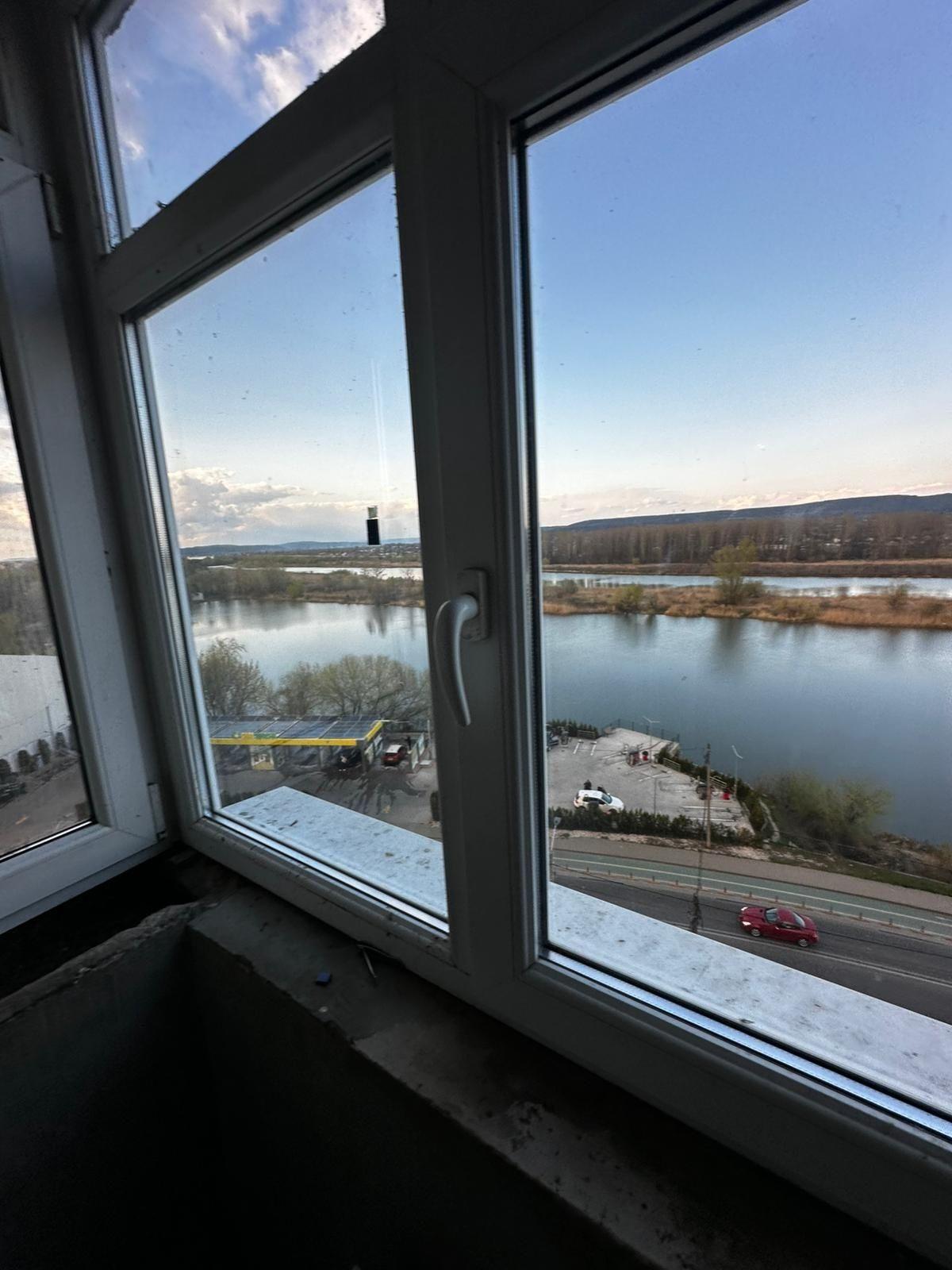 Vând apartament cu trei camere in Tudor Vladimirescu