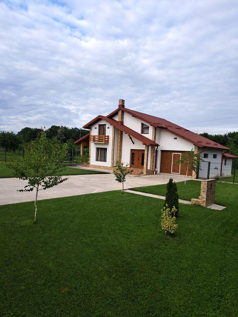 Casă modernă într-un peisaj de vis, situată între Pitești și Vâlcea