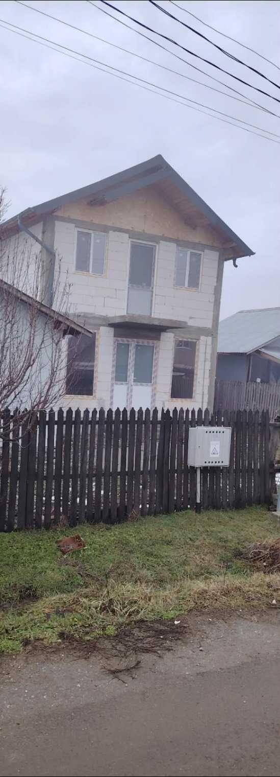 Vând sau schimb casă cu apartament sau garsoniera plus diferența - imagine 1