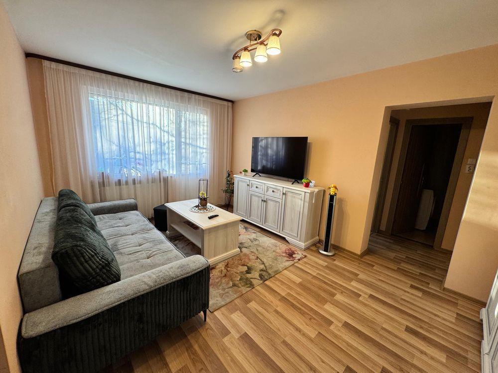 Apartament 3 camere de vanzare, zona Sasar