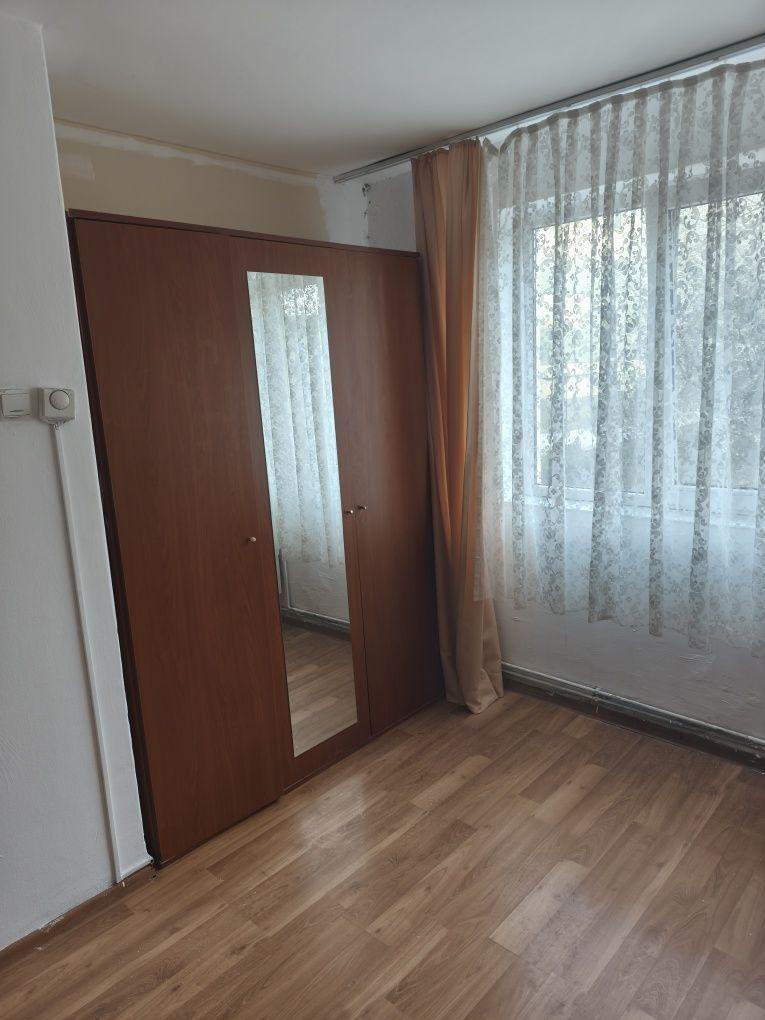 Închiriez garsonieră zona Vivo