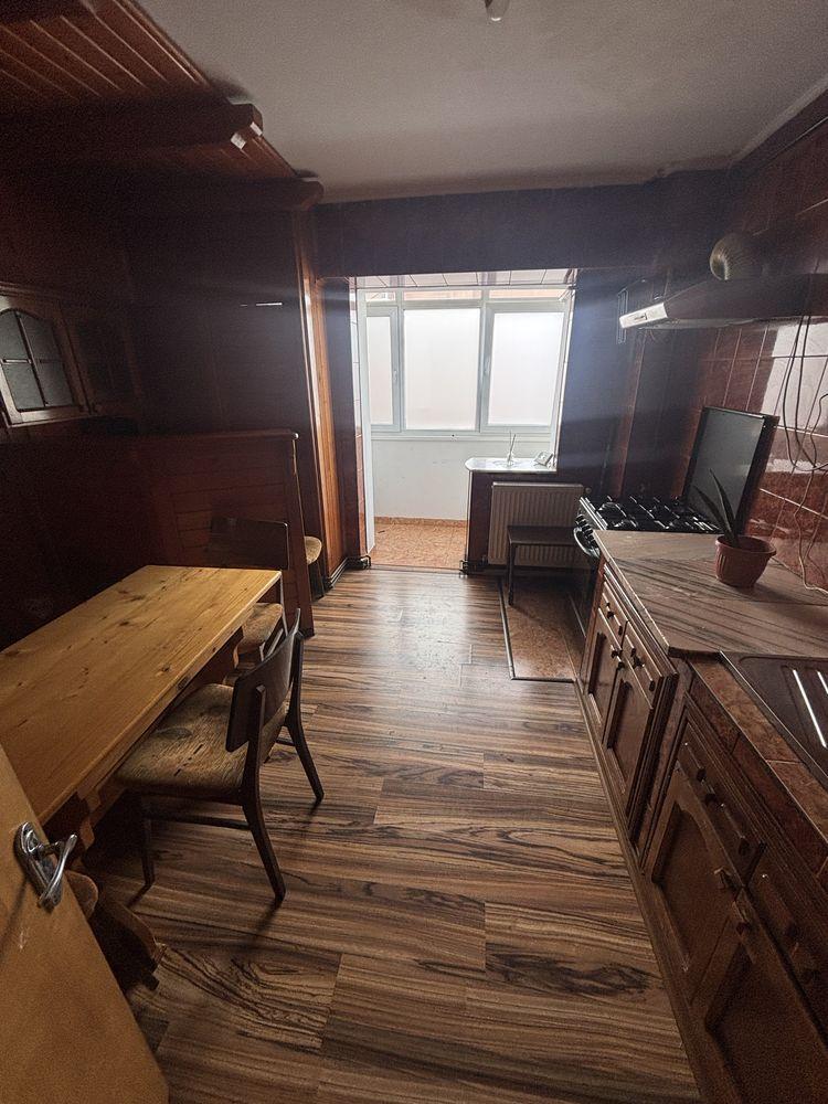 Apartament 2 camere decomandat de închiriat – Piața Nord, Râmnicu Vâlcea