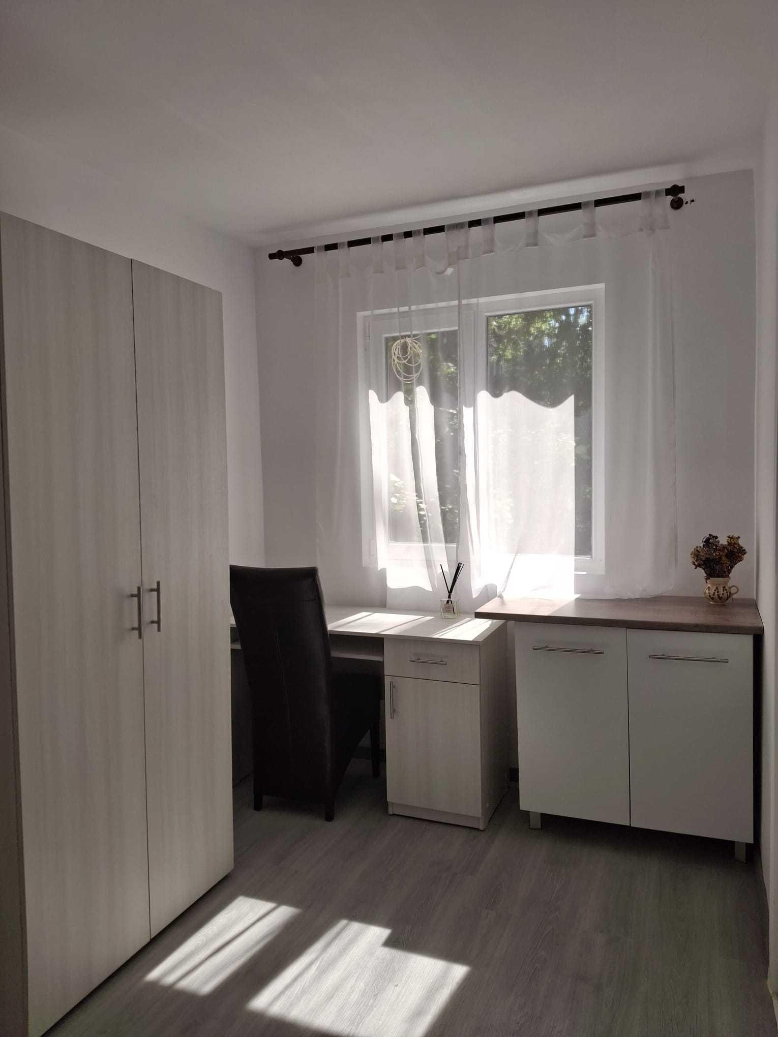Persoană fizică, Ap. cu 2 camere de închiriat, Tătărași-Flux, etaj 2 din 4, la 5 minute de stație, recent renovat