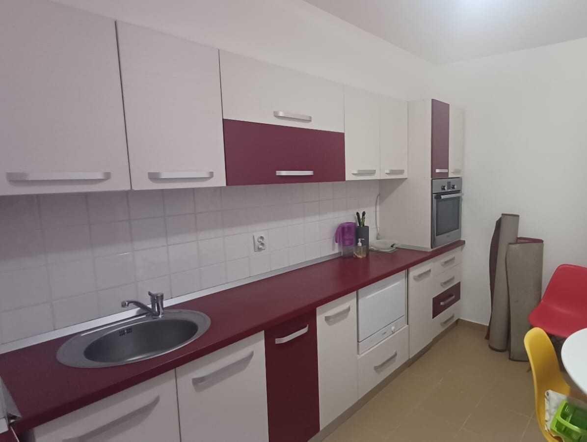 Persoană fizică, închiriez apartament 2 camere complet mobilat