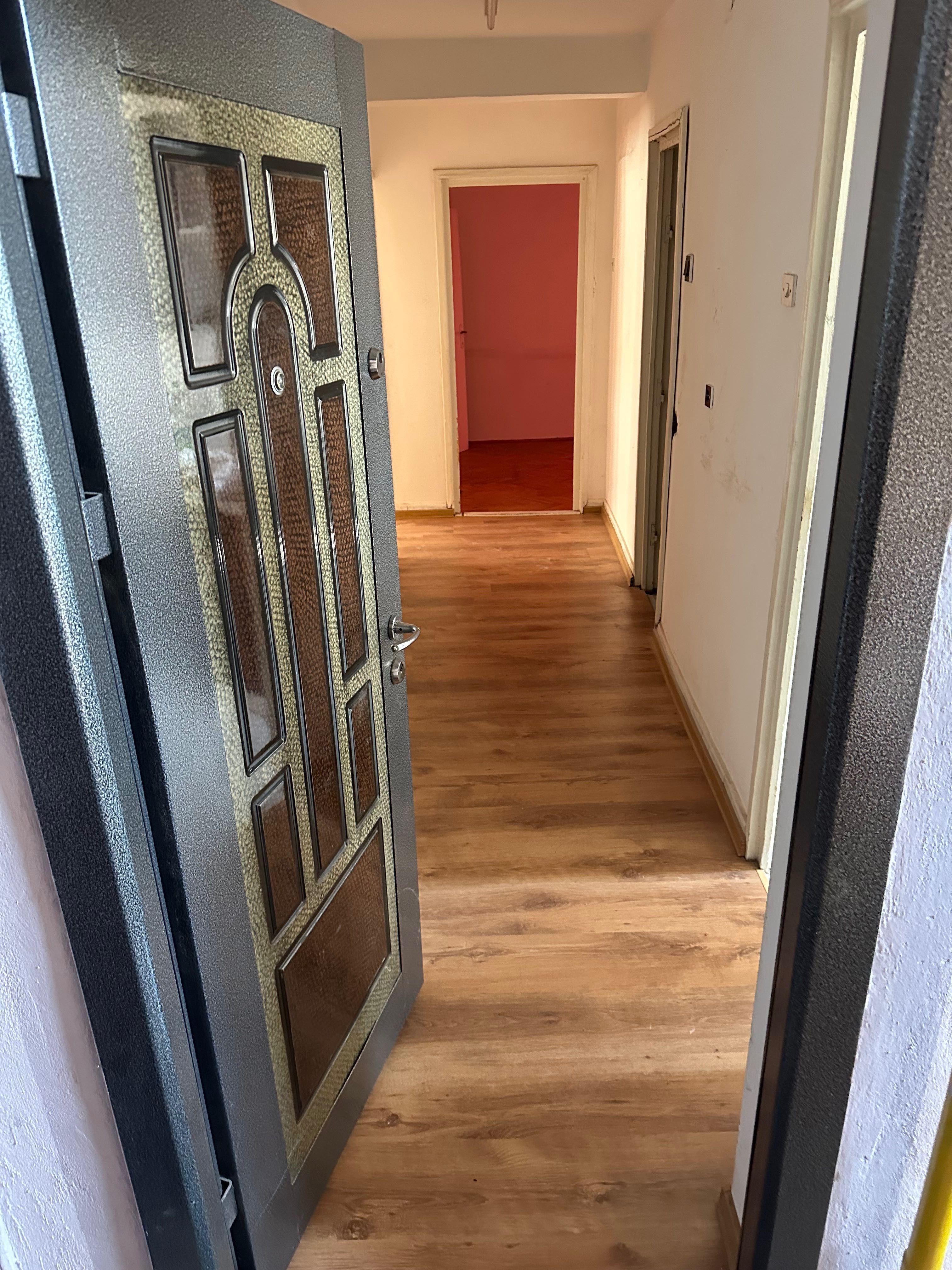 Vând apartament 2 camere Confecții