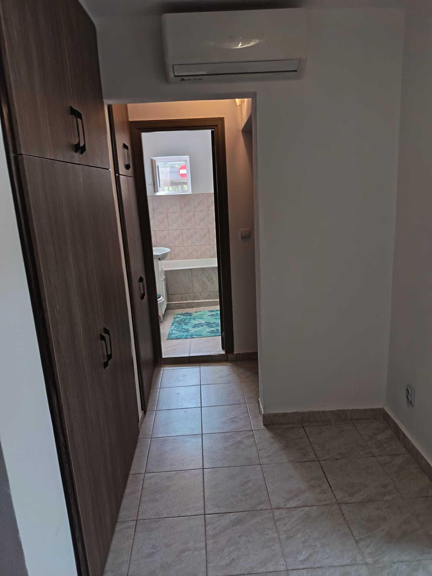 Ofer spre inchiriere ap 2 camere, decomandat, Zona 300