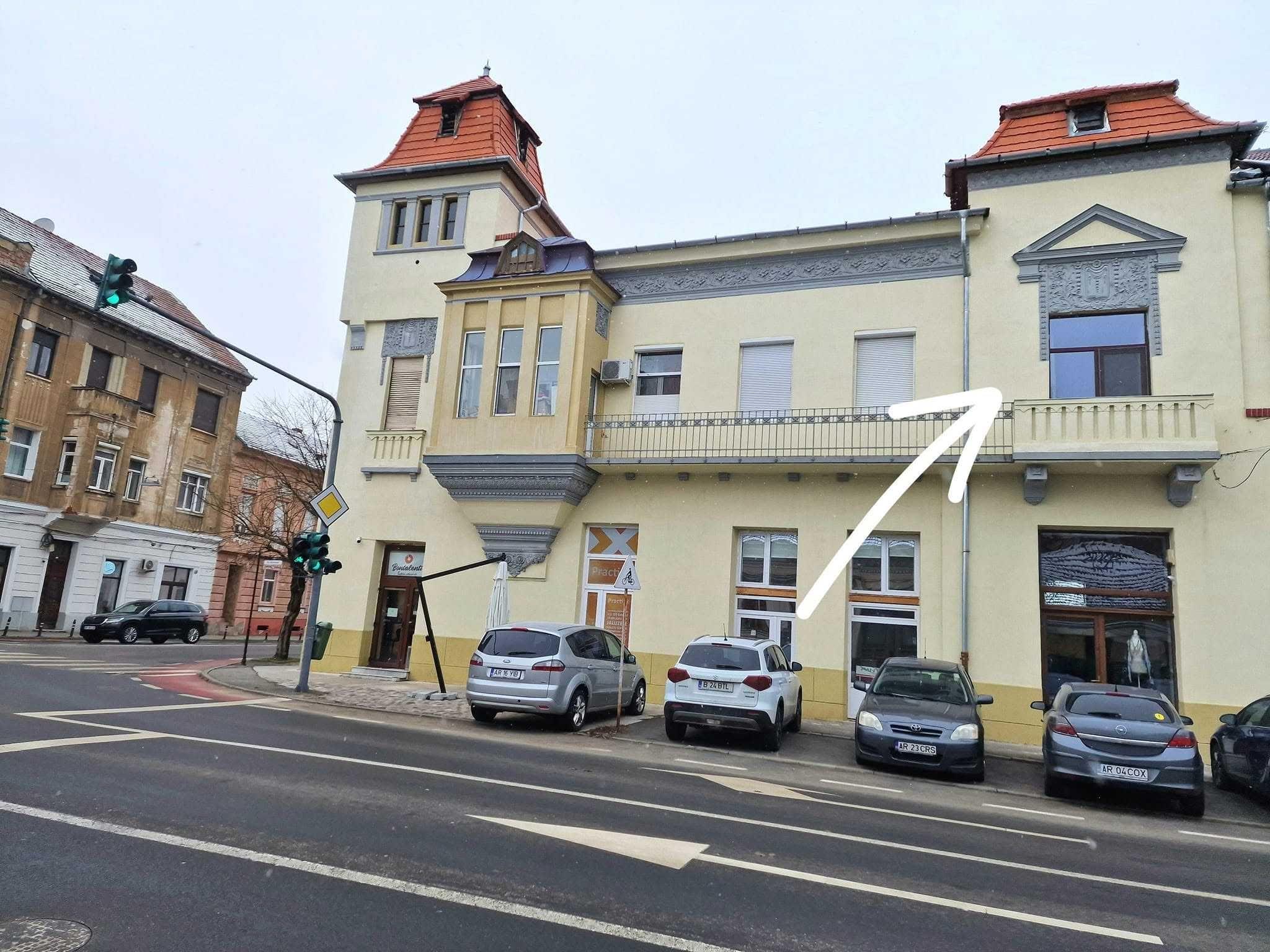 Închiriez apartament cu două camere in centrul Aradului
