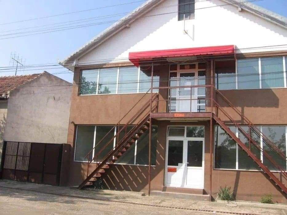 Vand casa cu etaj
