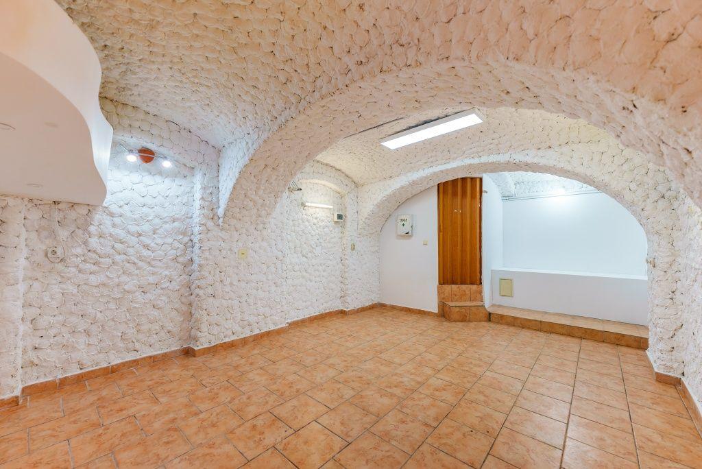 Vand spațiu comercial central!