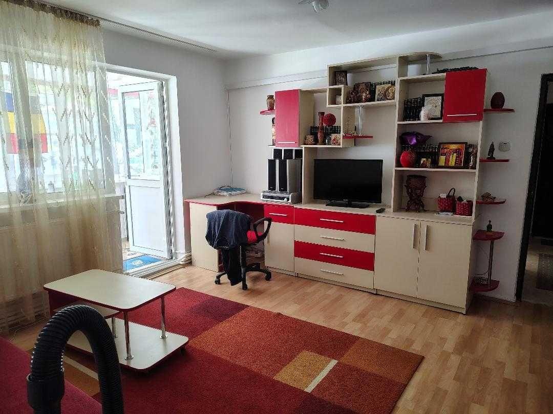 Apartament mobilat cu 3 camere de vanzare, Micro 3 - imagine 1