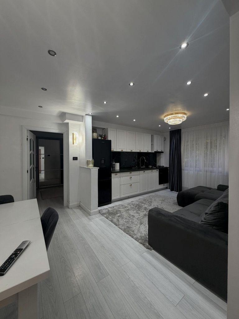 Vând apartament mobilat