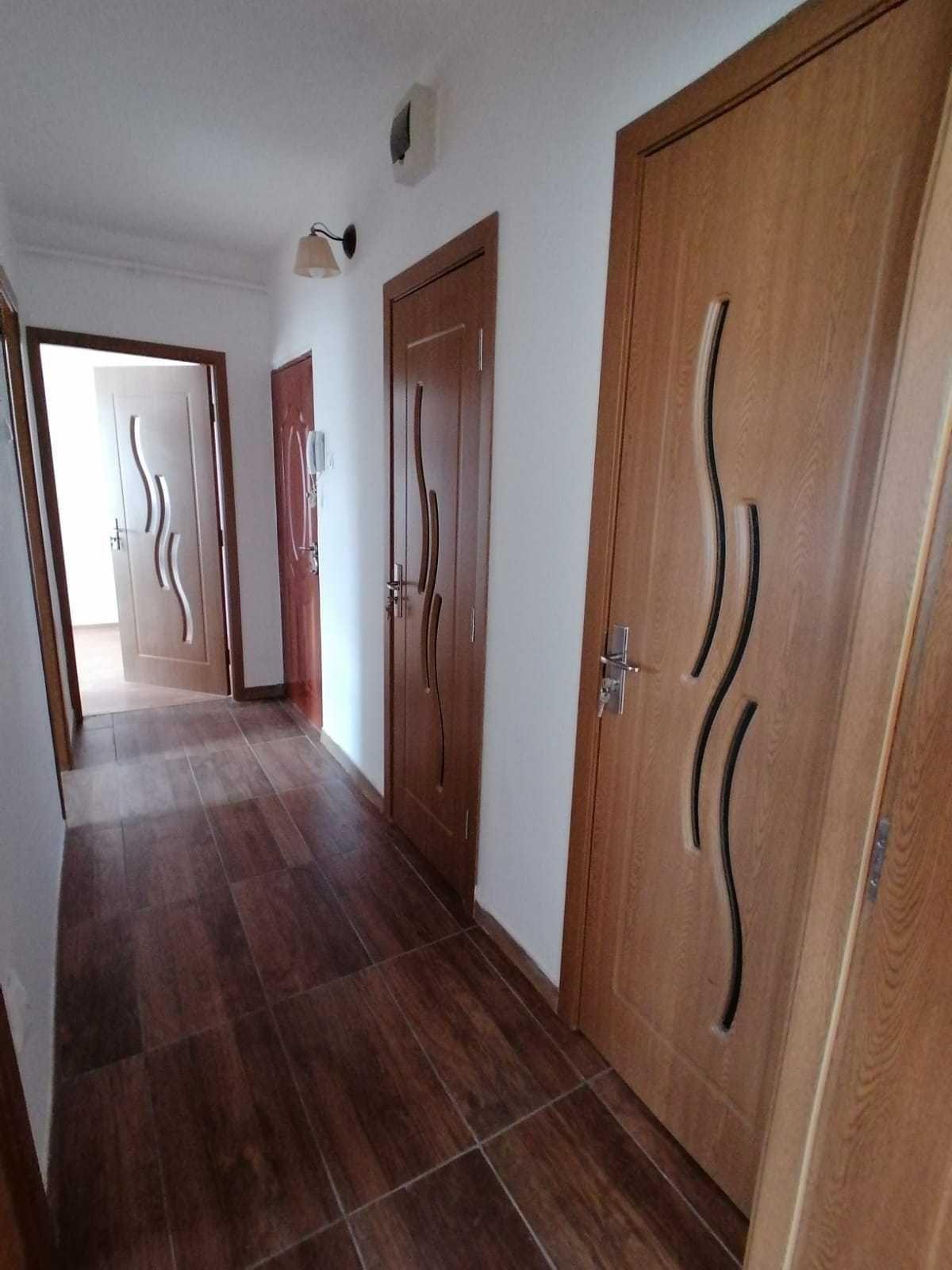 Proprietar, Ultracentral, 3 semidecomandate, 300 euro