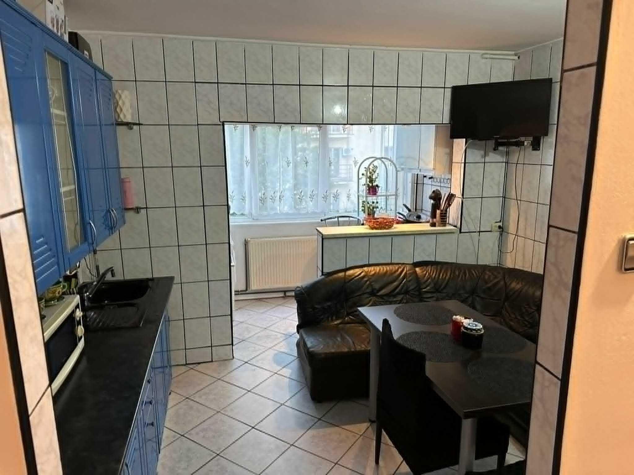 Inchiriez apartament 2 camere decomandat, cartier Strand