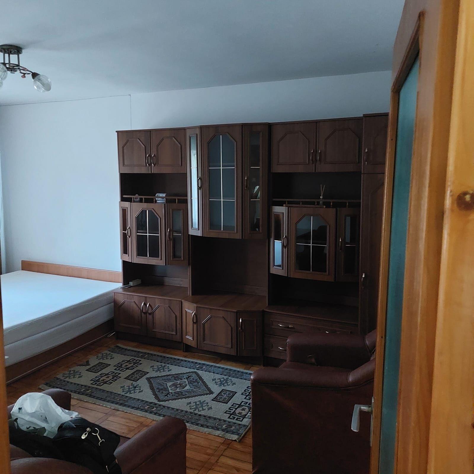 Inchiriez apartament 2 camere decomandat Obcini str Victoriei