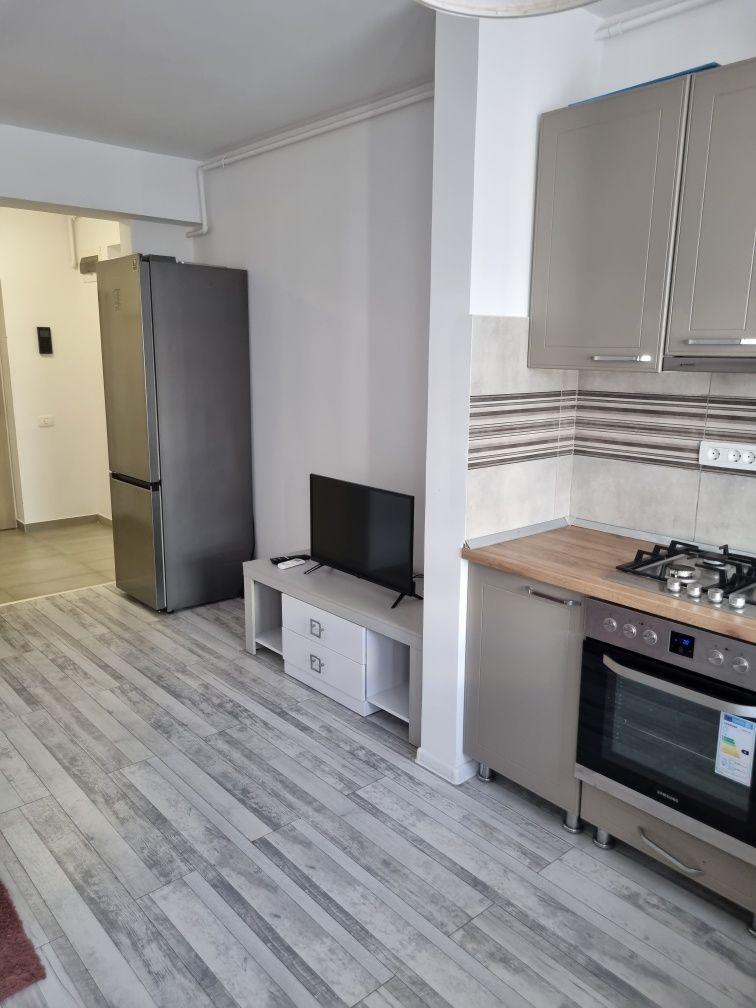 Inchiriez apartament