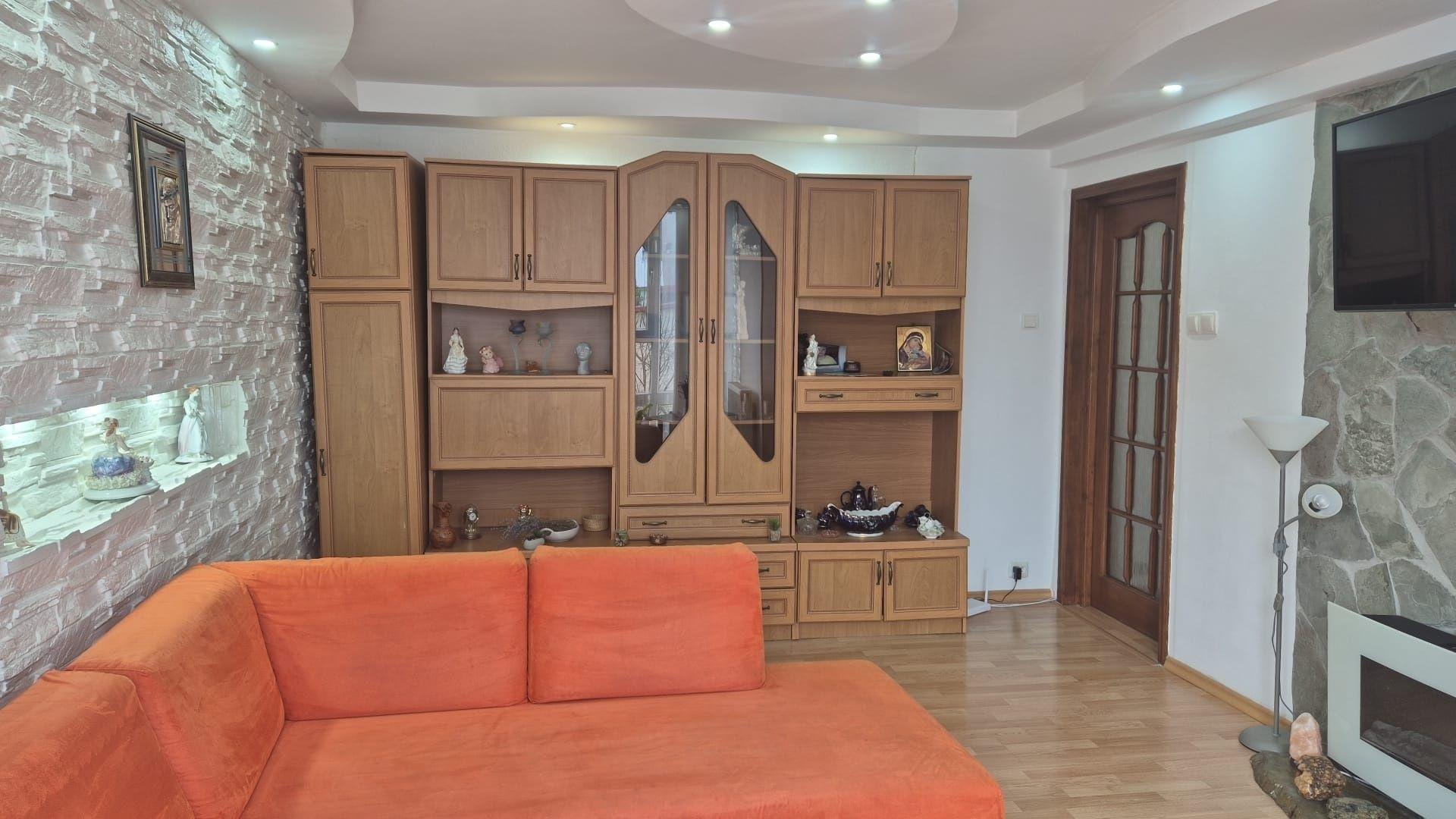 Proprietar vand apartment 2 camere centru decomandat Piatra Neamt