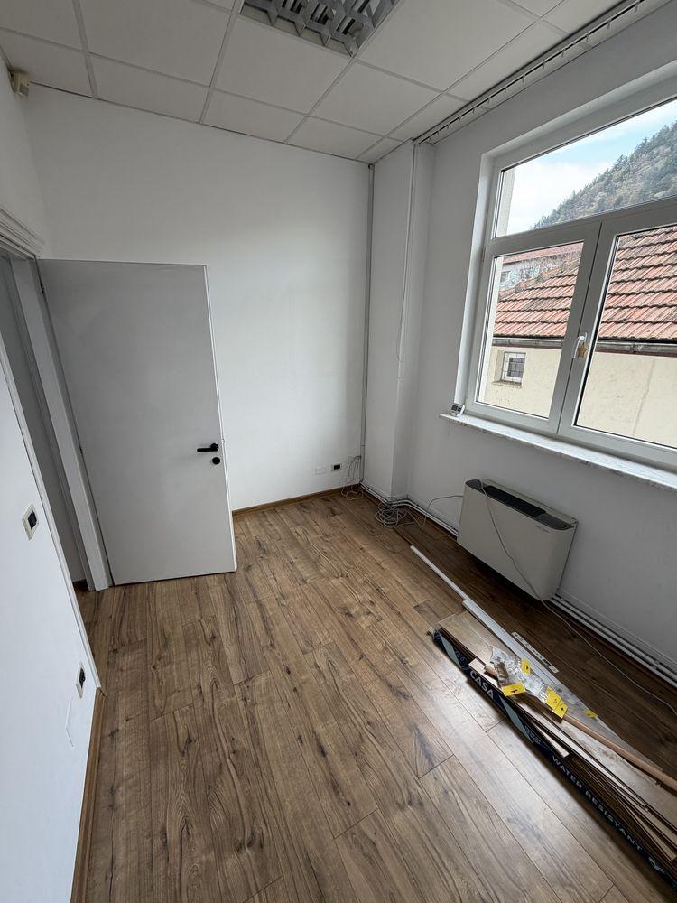 Inchiriere spatiu  Birouri/Cabinet Piatra Neamt  Centru Str Cuza Voda nr 1  et. 1/2 - imagine 1