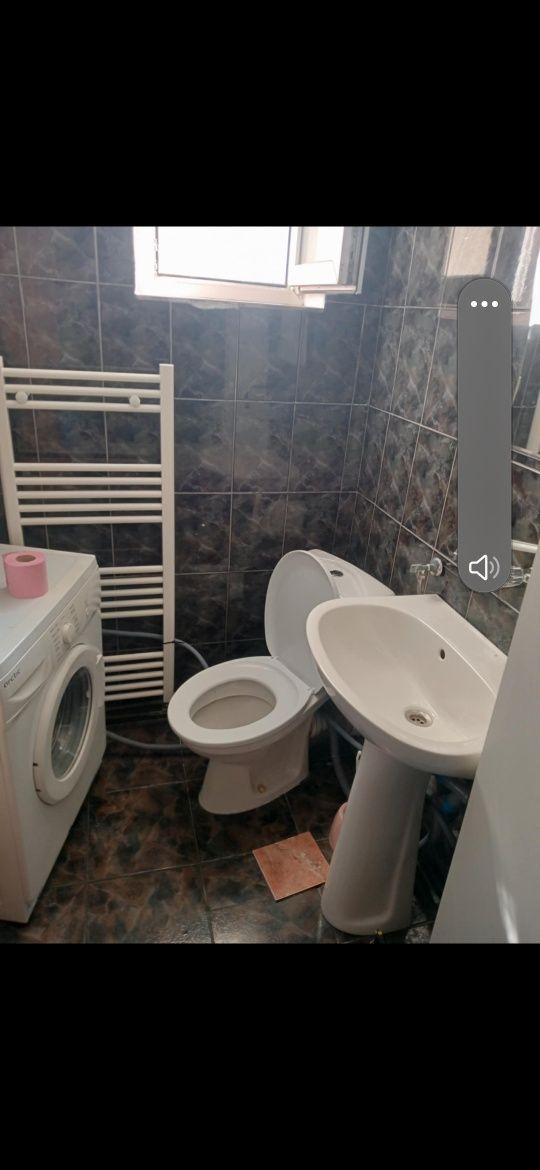 Închiriez apartament