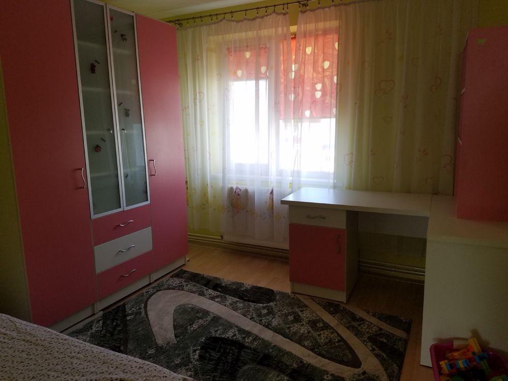 Inchiriez apartament cu 2 camere+ bucatarie - imagine 1