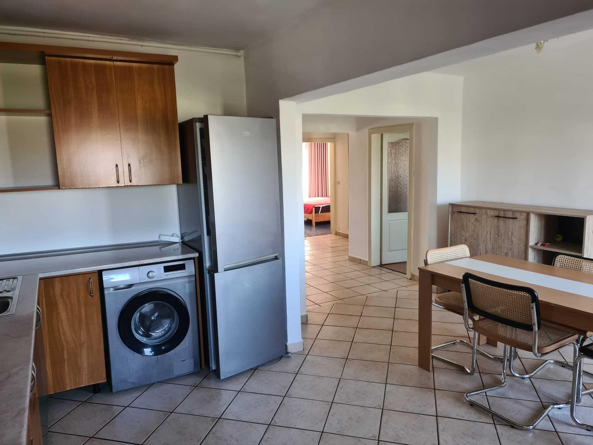 Inchiriez apartament 3 camere