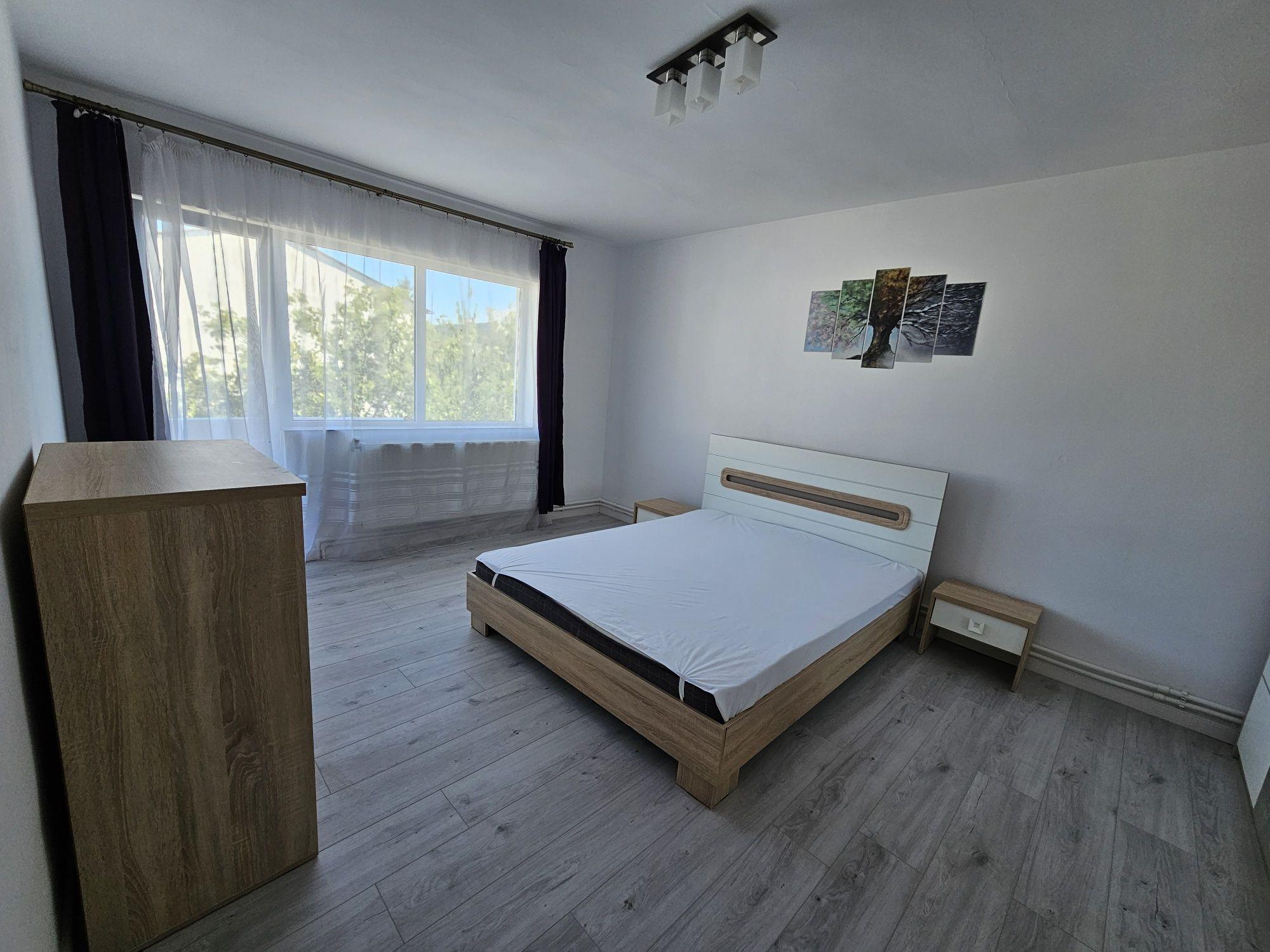 Apartament cu 3 camere de inchiriat